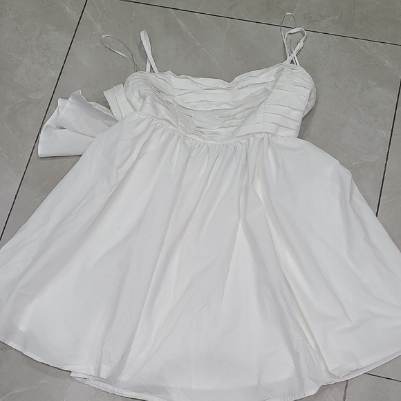 Windsor White Backless Dress with Bow Detail - Picture 2 of 9